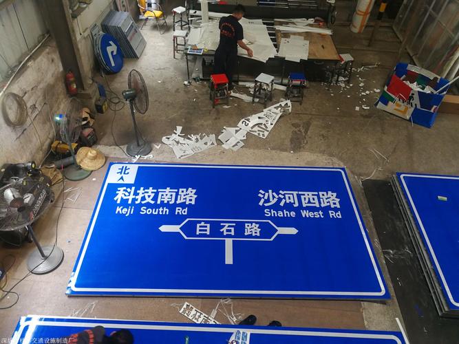 路牌价格多少钱一平方？上各种路牌报价及选购指南
