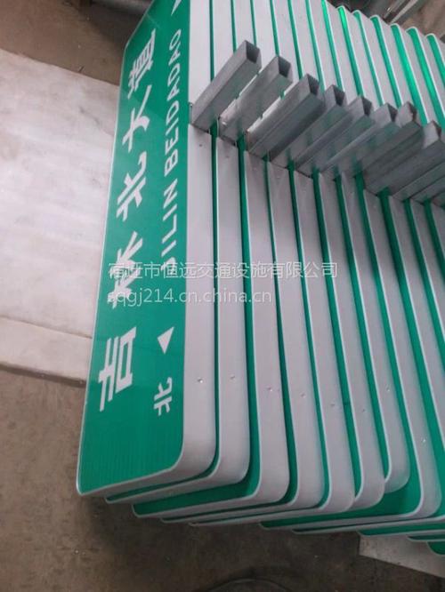 指路牌,路灯箱,指路牌灯箱,广告垃圾箱,候车亭,阅报栏等产品,很多客户